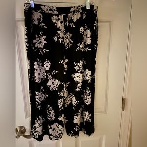 Susan Graver liquid knit capri pants